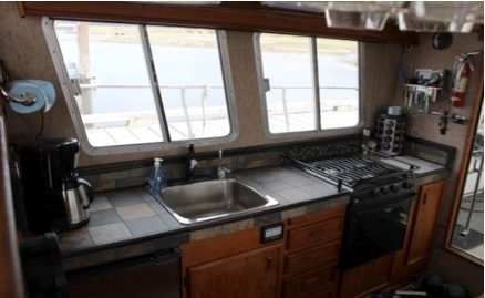 Galley on the starboard side of the Cuxhaven cabin