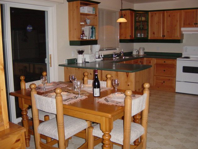 Kitchen and dining area of the vacation home